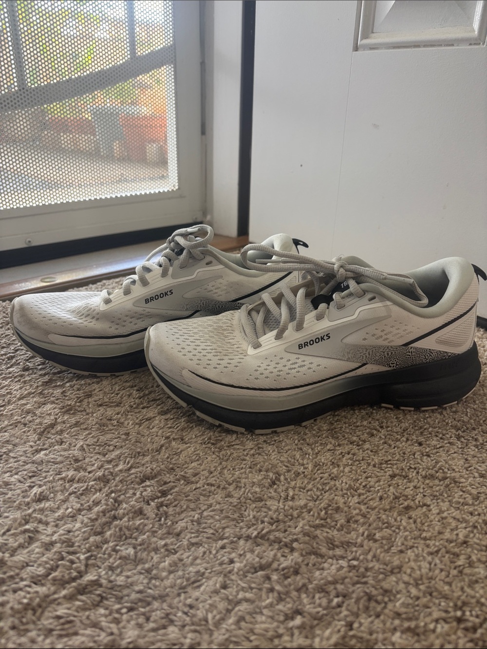 Brooks trace 3 cushion neutral size 7.5 women’s shoes - Picture 3 of 12